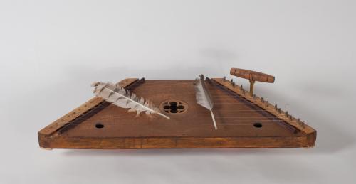 Saltério. Reconversão de um instrumento tradicional da América do Sul