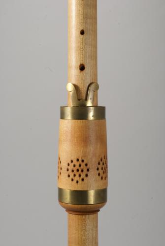 Pormenor de charamela contralto.